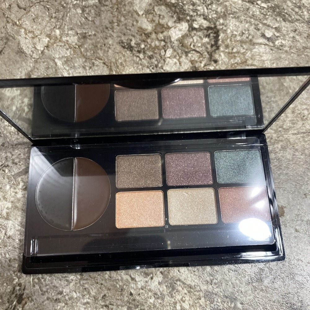 Me Makeover Essentials Mystic Eyes Cream Eyeliner Eye shadow Colors Palette New